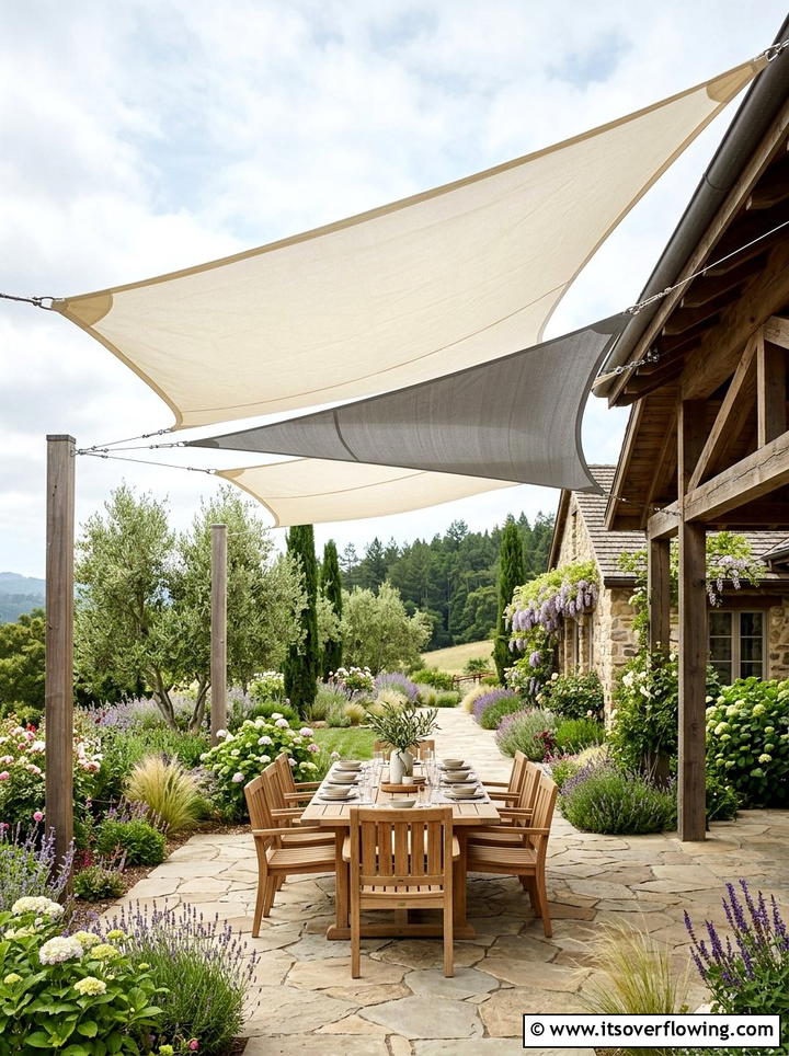 Overlapping shade sails - 25 backyard decorating ideas with shade sail