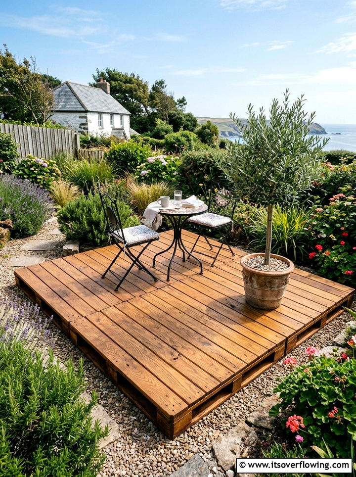 Pallet Decking - 25 garden ideas with pallets