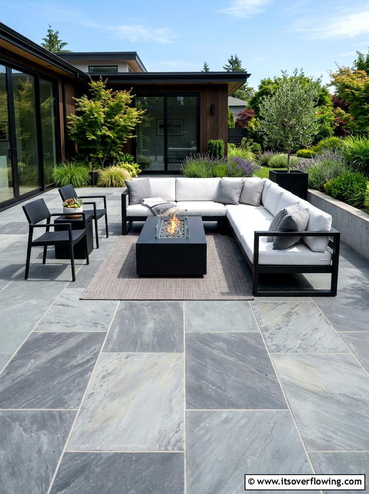 Paving stone patio - 25 creative garden ideas with no lawn design
