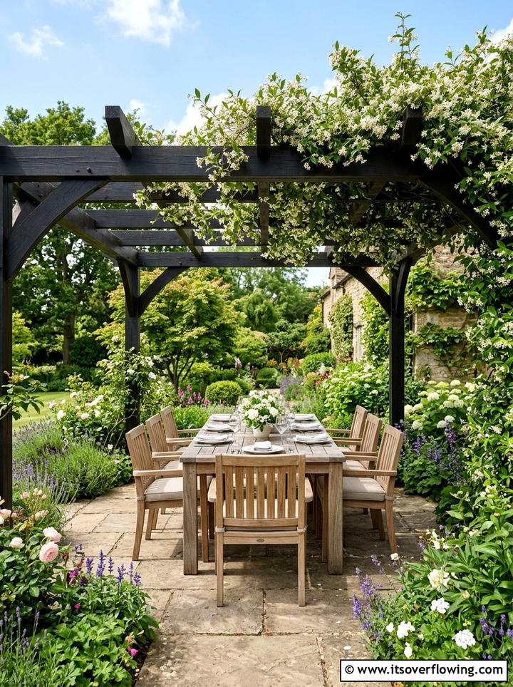 Pergola Dining Space - 25 backyard ideas with dining area