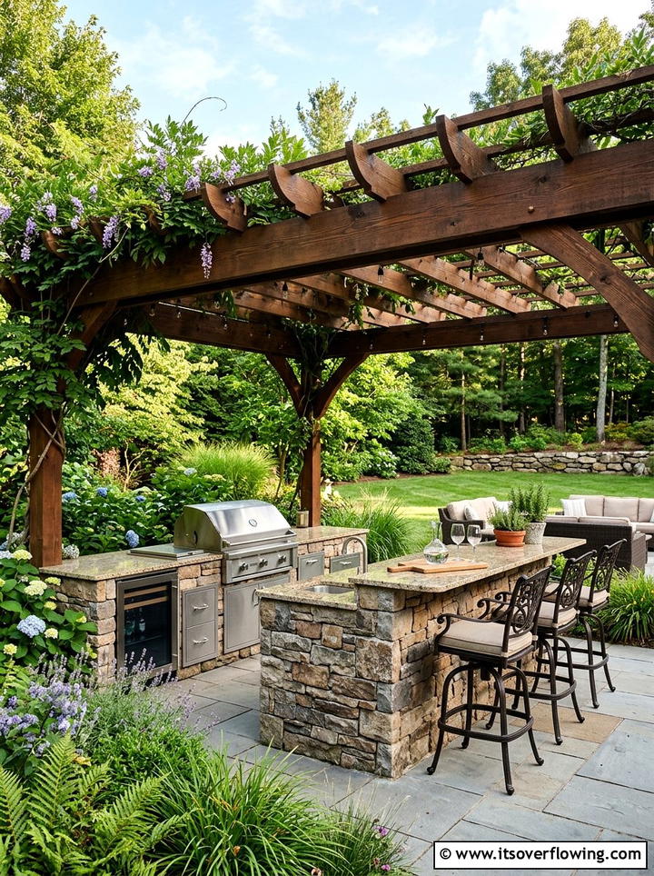 Pergola with outdoor kitchen and bar - 25 garden ideas with pergola