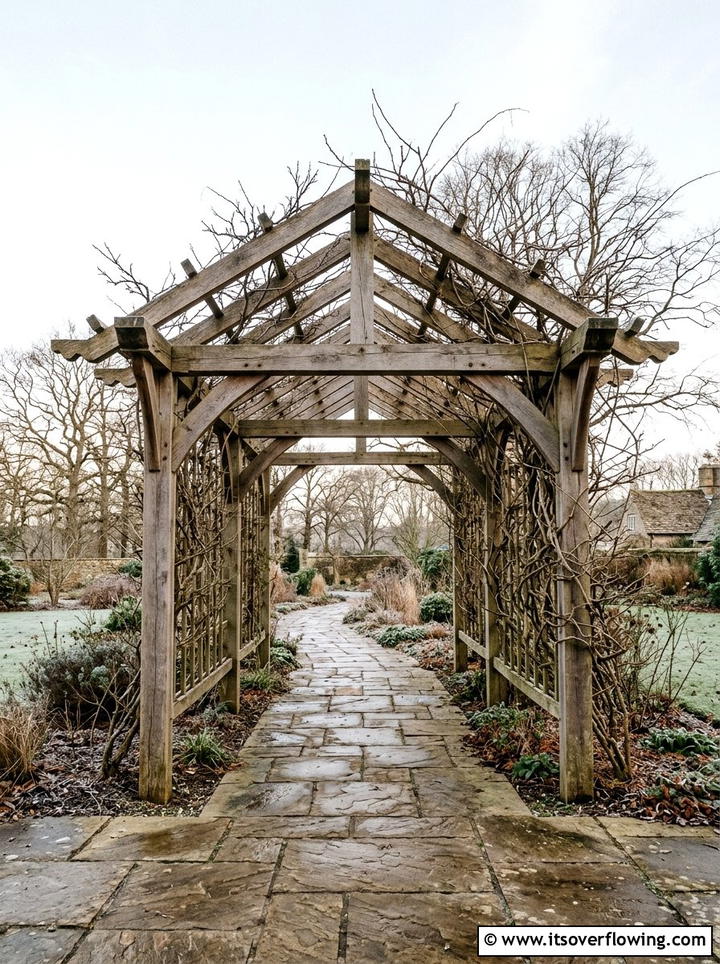 Pergolas and arbors - 25 creative garden ideas for winter interest