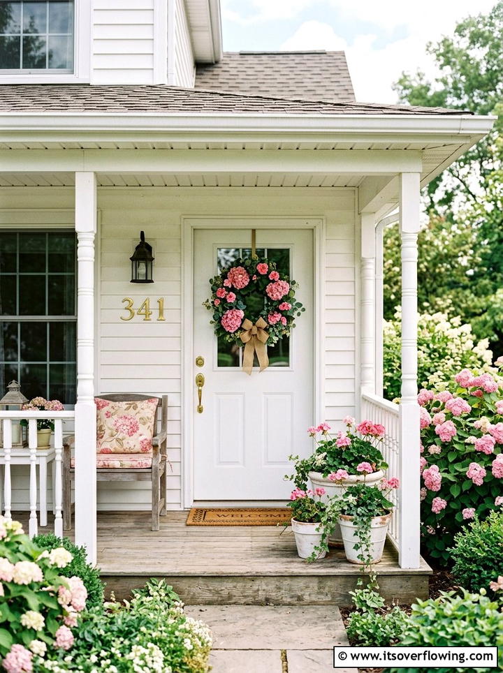 Pink Hydrangea Accents - 25 front porch decor ideas with hydrangea wreath