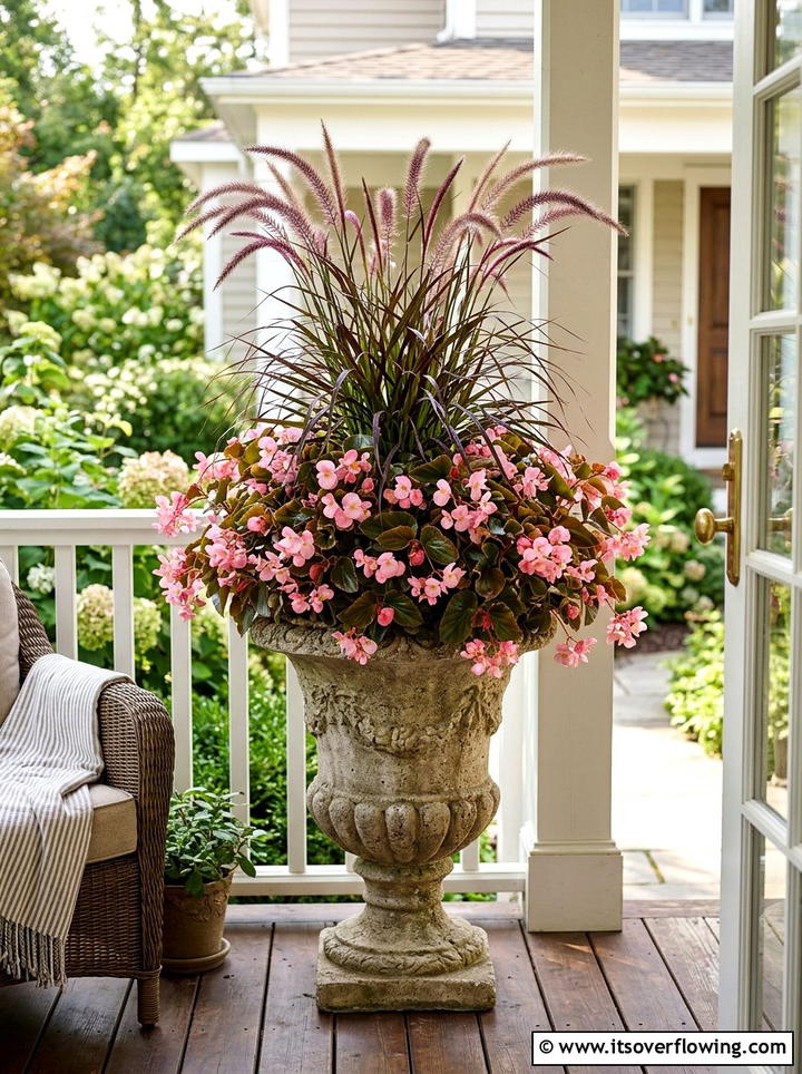 Potted Flower Arrangement - 25 backyard decorating ideas with floral displays
