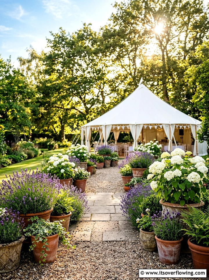 Potted Plants - 25 garden decor ideas for weddings