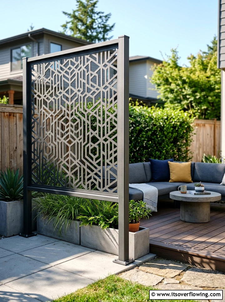 Privacy Screen Panel - 25 backyard decorating ideas with modern accents