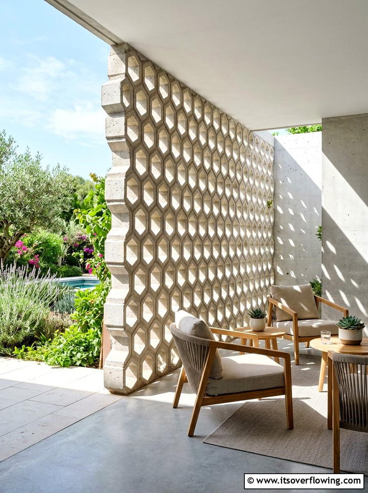 Privacy Screen With Hollow Blocks - 25 cheap garden ideas with cinder blocks