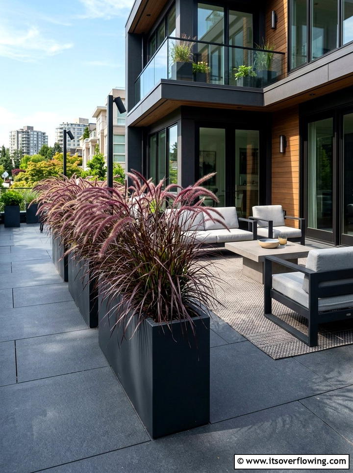 Purple fountain grass - 25 creative garden ideas for fall color