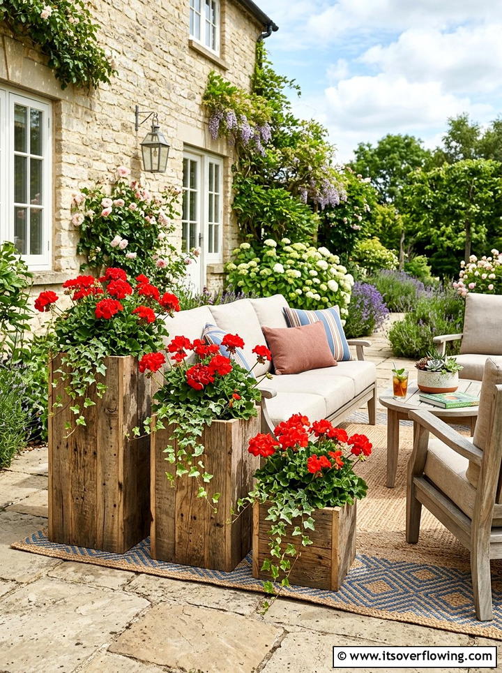 Reclaimed Wood Planter - 25 garden decor ideas