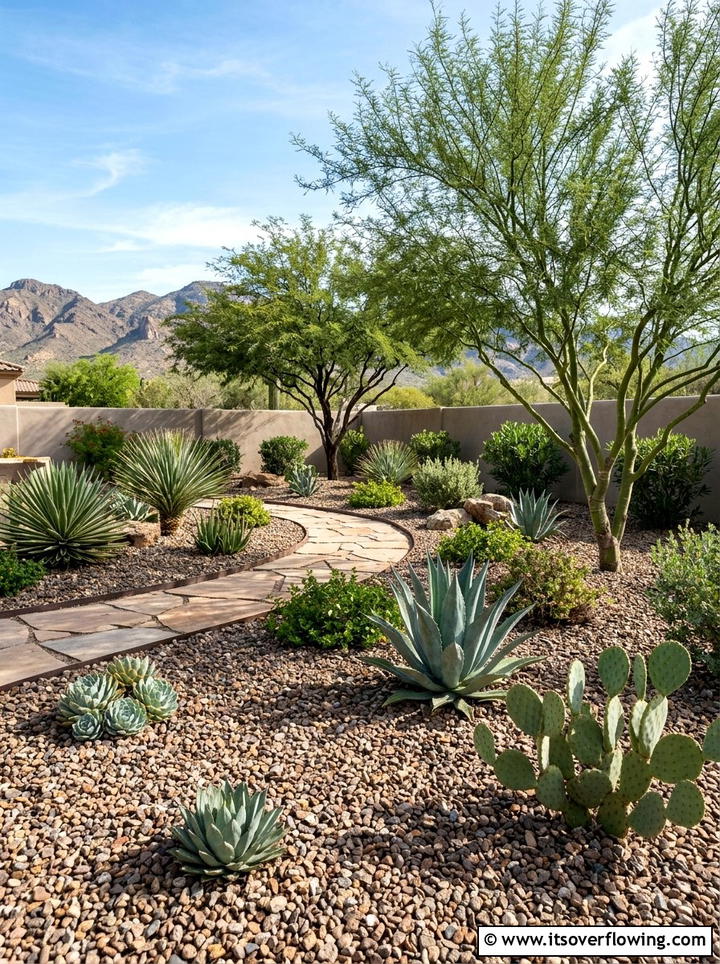 Rock Mulch - 25 backyard ideas with desert landscape