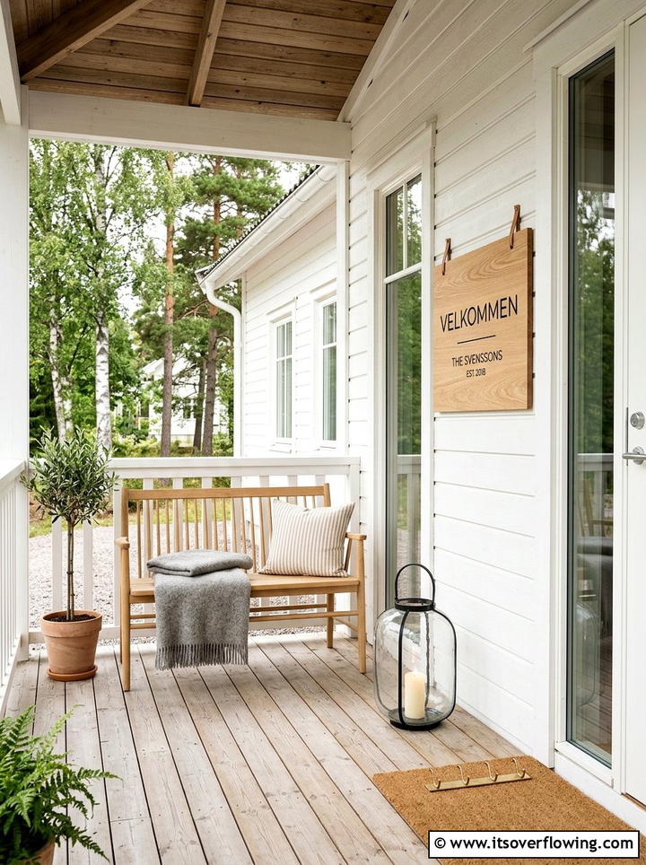 Scandinavian style porch sign - 25 front porch ideas with signs and quotes
