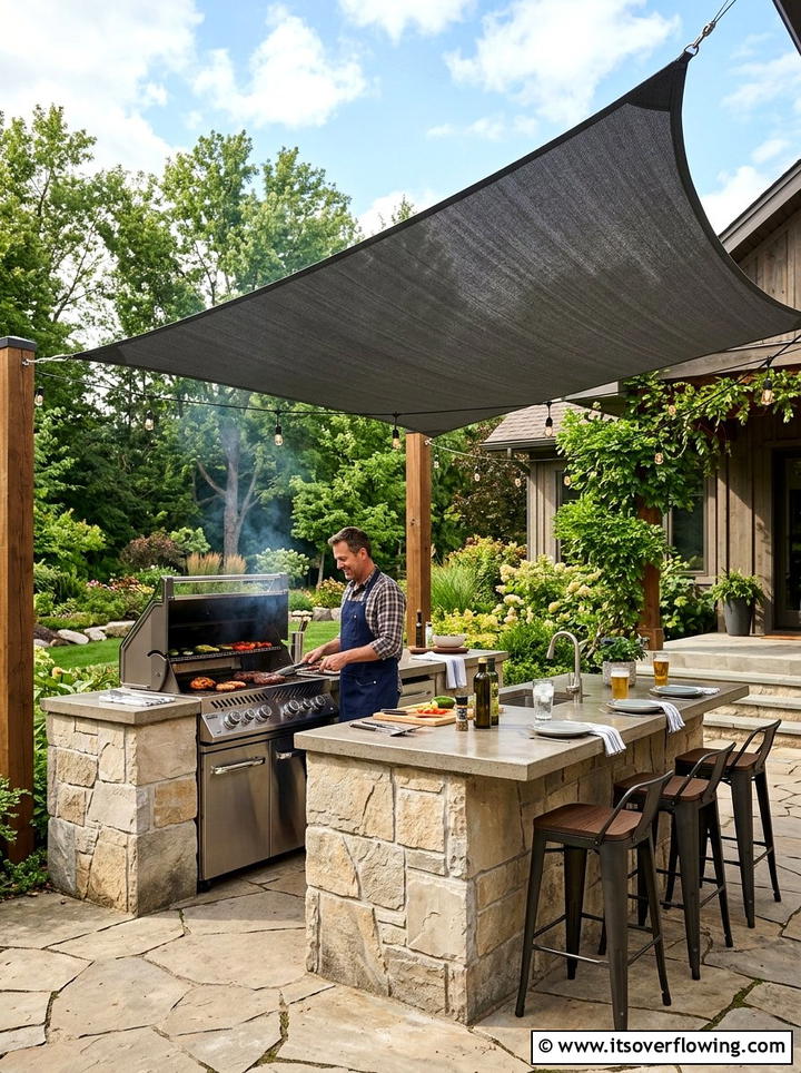 Shade sail over outdoor kitchen - 25 garden decor ideas with shade sails