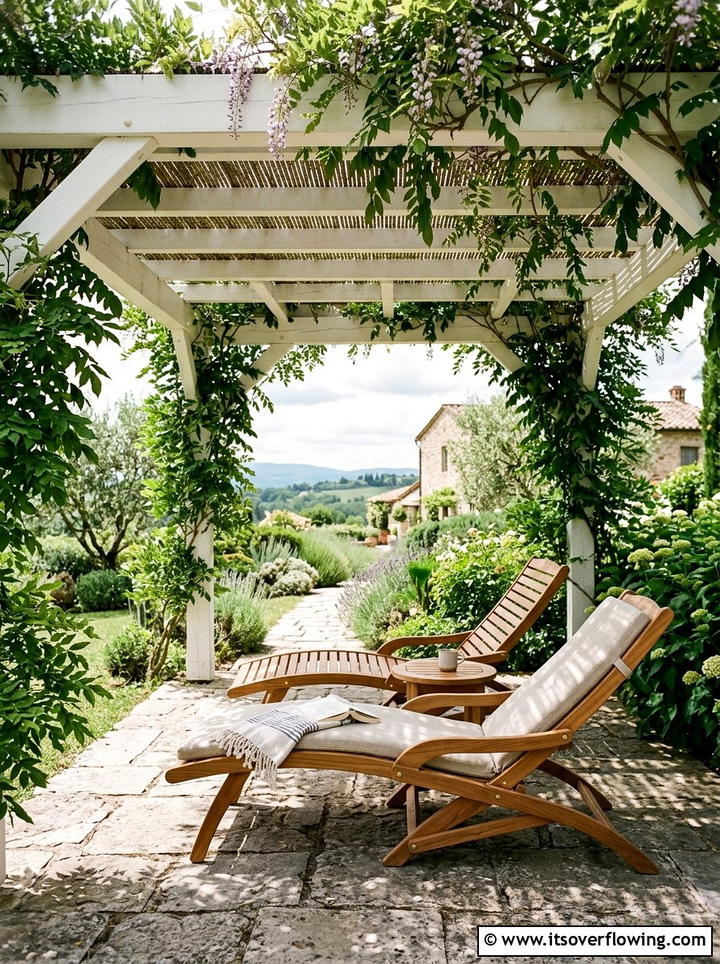 Shaded pergola with folding loungers - 25 small garden ideas with foldable seating