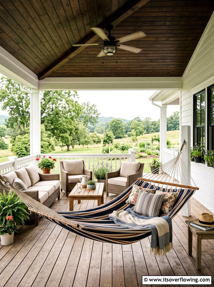 Shady Deck Hammock - 25 garden decor ideas with hammocks