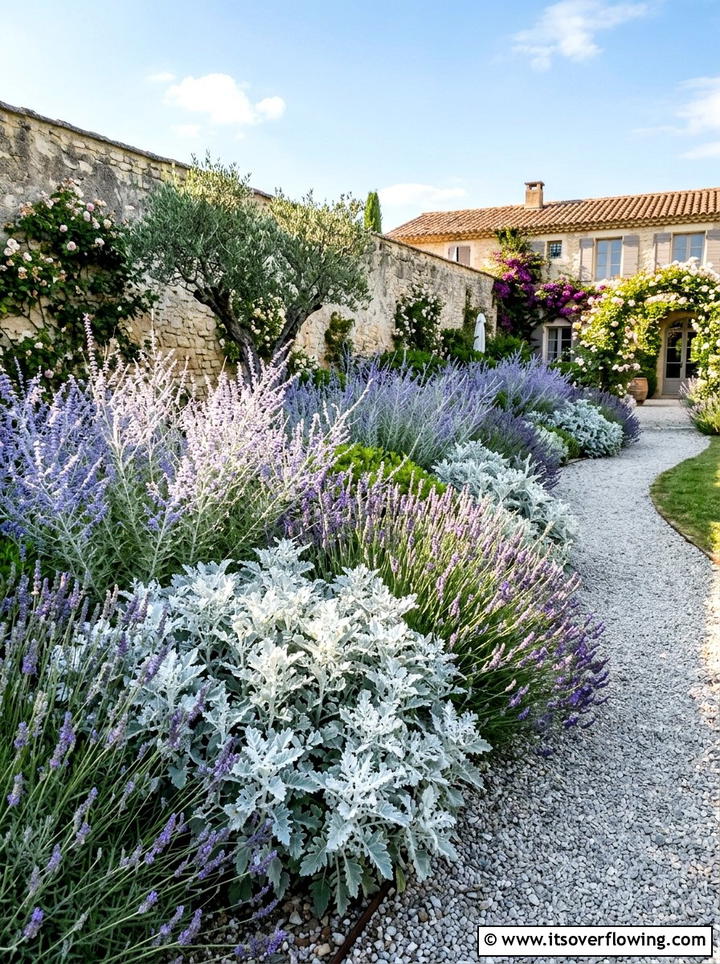 Silver Foliage Garden Border - 25 garden design ideas with monochrome plants