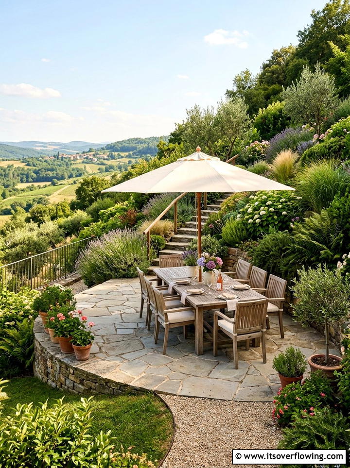 Sloped Backyard Dining Area - 25 backyard ideas with terracing