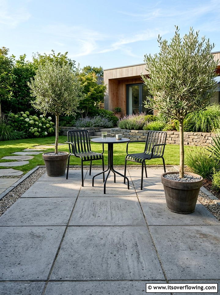 Small Concrete Patio - 25 backyard ideas for narrow yards