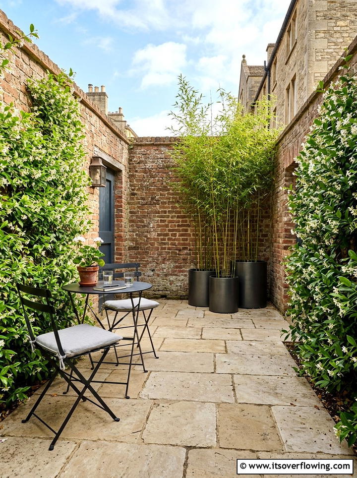 Small Courtyard - 25 garden design ideas for patios