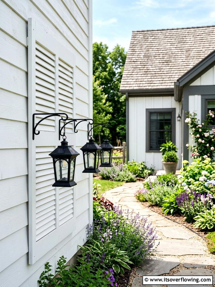 Solar light holder - 25 upcycled garden ideas with old shutters