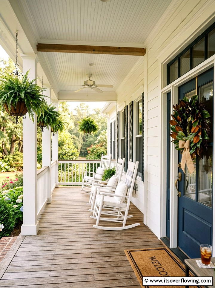 Southern style porch - 25 front porch decor ideas with floral wreath