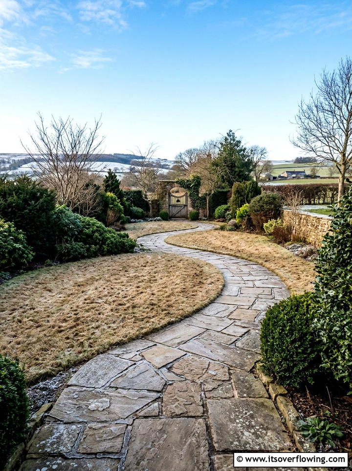 Stone garden paths - 25 creative garden ideas for winter interest
