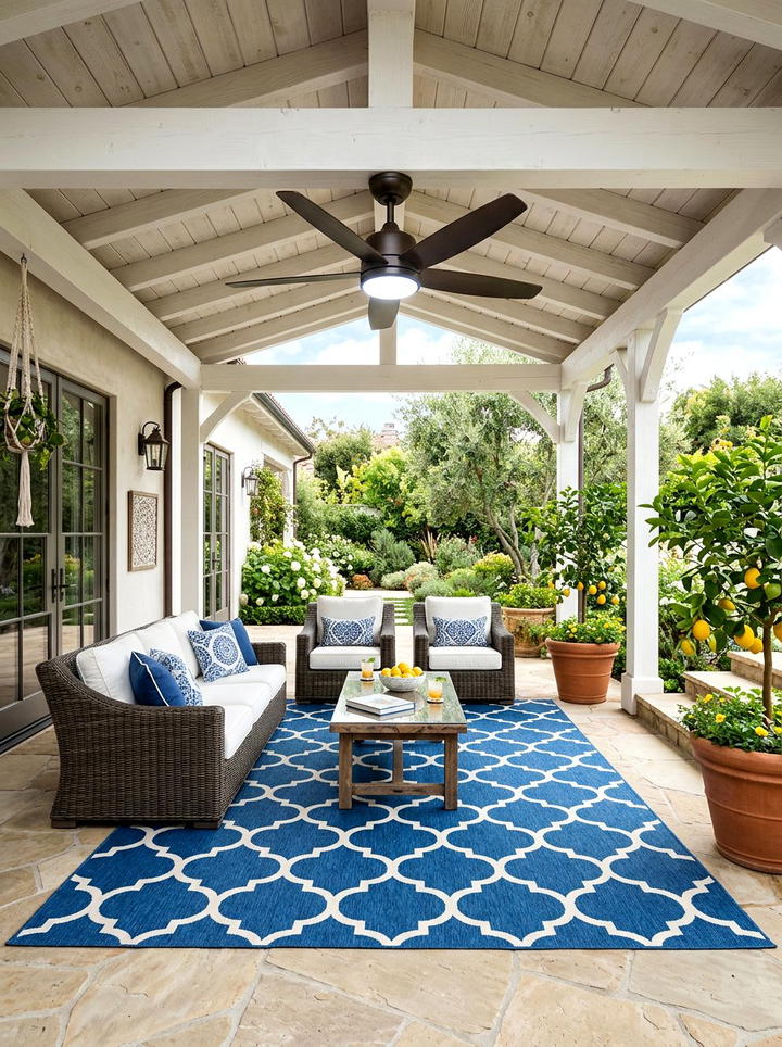 Striped poolside cabana tent - 25 backyard decorating ideas with coastal accents