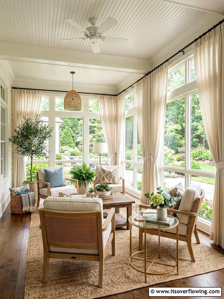 Sunroom style porch - 25 front porch decor ideas with cushions