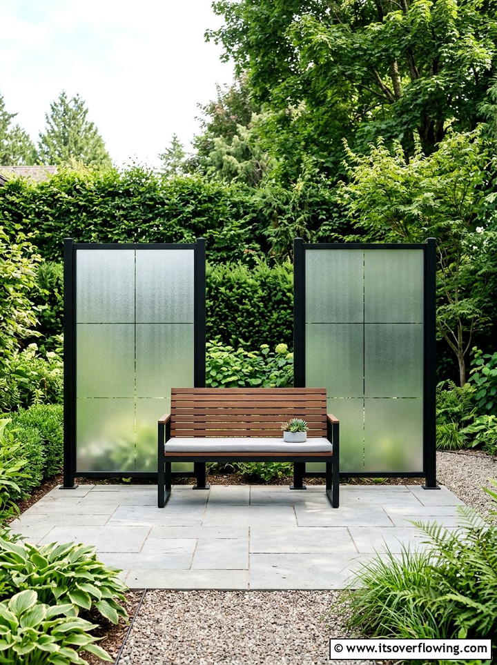 Symmetrical Privacy Screen - 25 garden design ideas with straight lines