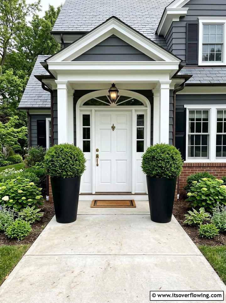 Symmetrical front porch planters - 25 front porch decor ideas