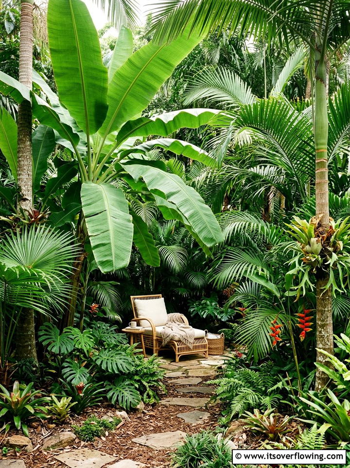 Tropical leaf oasis - 25 creative garden ideas with hidden garden corners