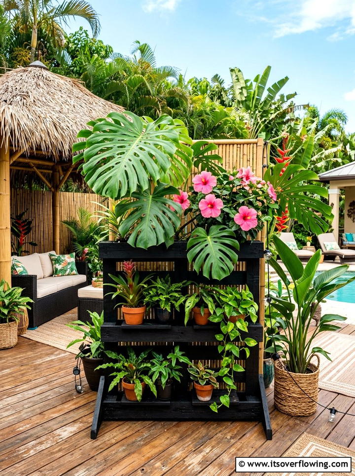 Tropical plant display - 25 creative garden ideas with pallet planters