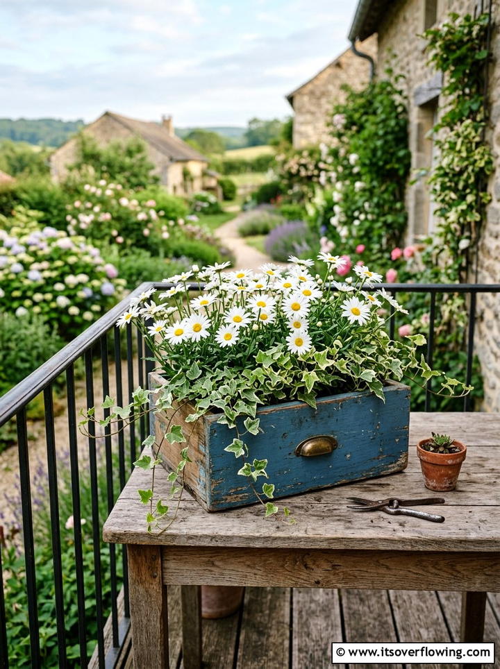 Vintage drawer flower box - 25 upcycled garden ideas for balconies