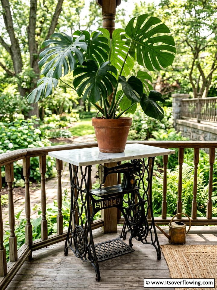 Vintage sewing machine plant stand - 25 reusing old things ideas for boho garden look