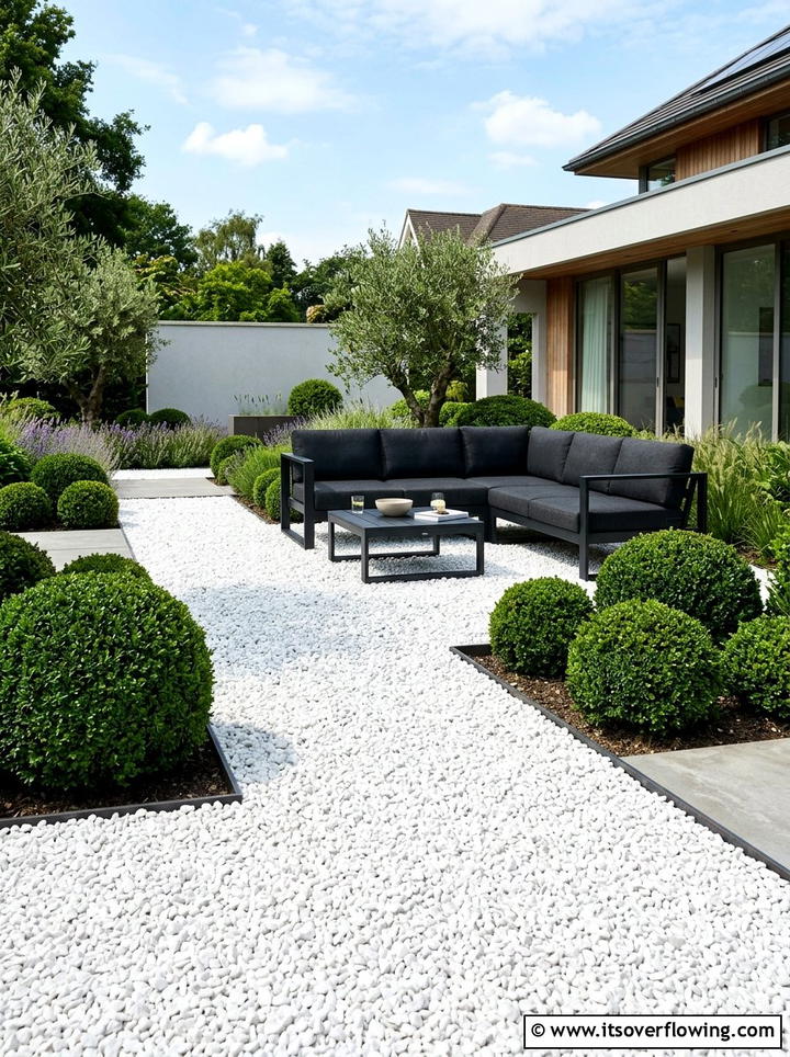 White gravel backyard - 25 garden design ideas with gravel gardens