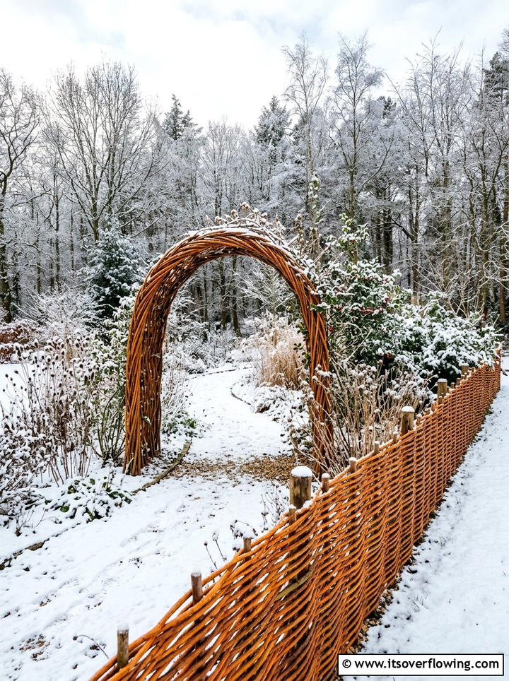 Willow garden structures - 25 creative garden ideas for winter interest
