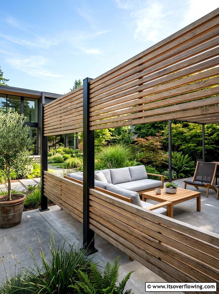 Wood Slat Screen - 25 garden design ideas with repetition