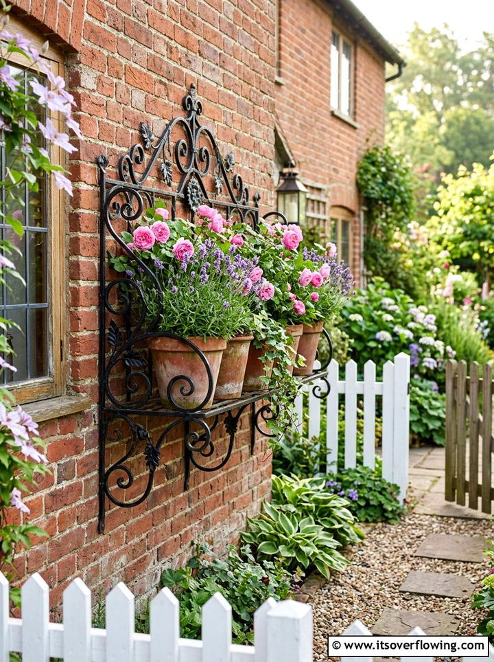 Wrought Iron Planter Rack - 25 creative garden ideas with wall mounted planters